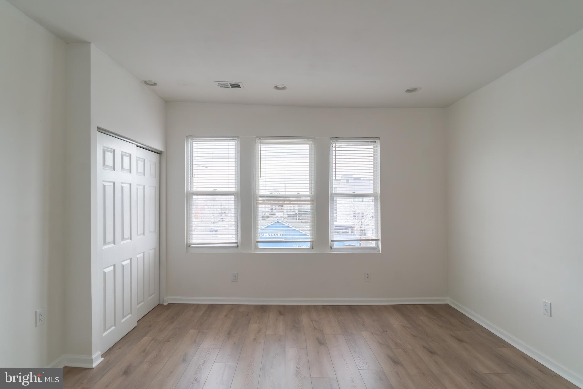 POINT BREEZE - Residential