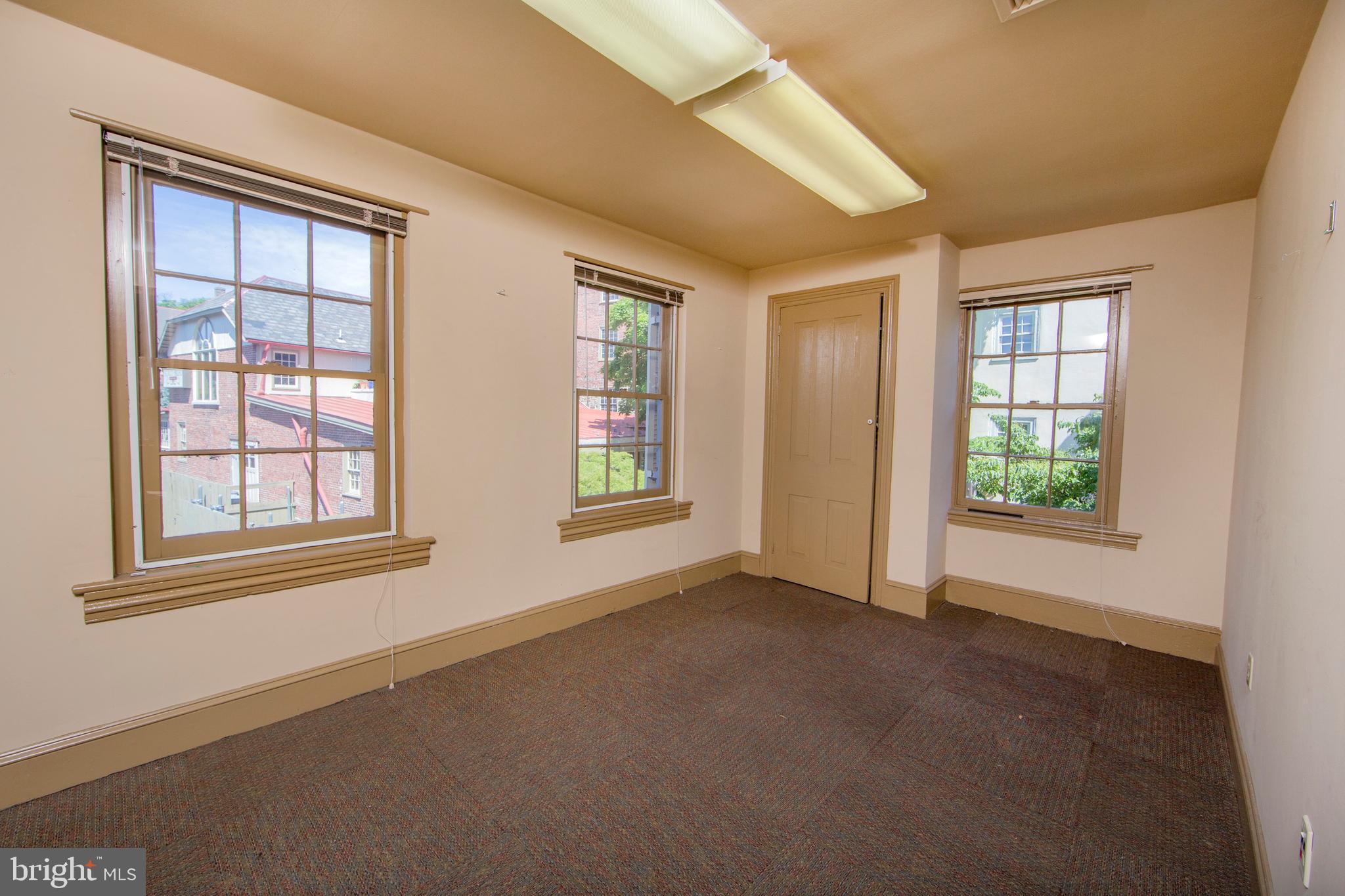 DOYLESTOWN - Commercial Lease