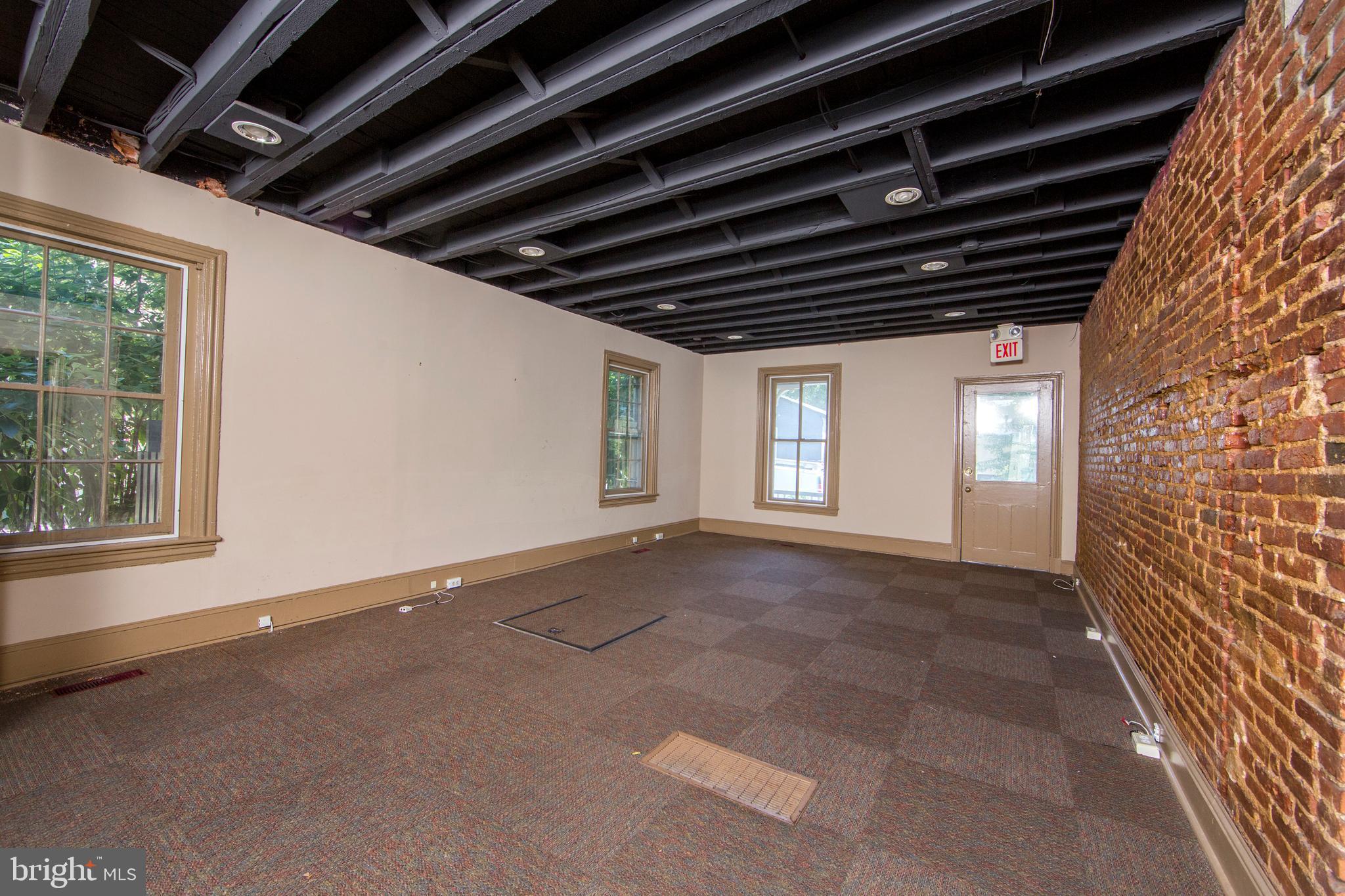 DOYLESTOWN - Commercial Lease