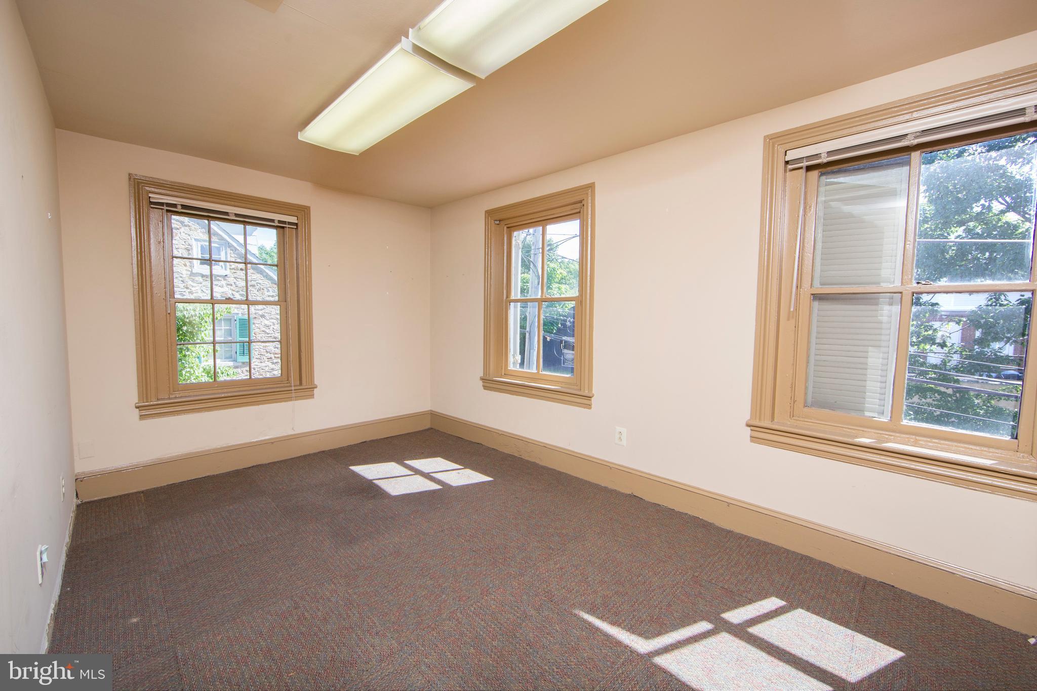 DOYLESTOWN - Commercial Lease