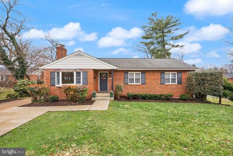 Photo of 6235 Kilmer Court, FALLS CHURCH, VA 22044 (MLS # VAFX2294486)