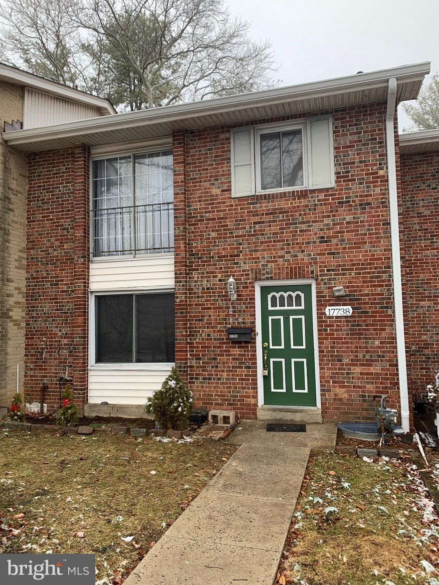 Please call  listing agent  first  ,  Great location , close to bus stop and Shady Groove Metro station , 3 bedrooms , 3 full baths , nice fenced patio . No showings after 7 pm please .