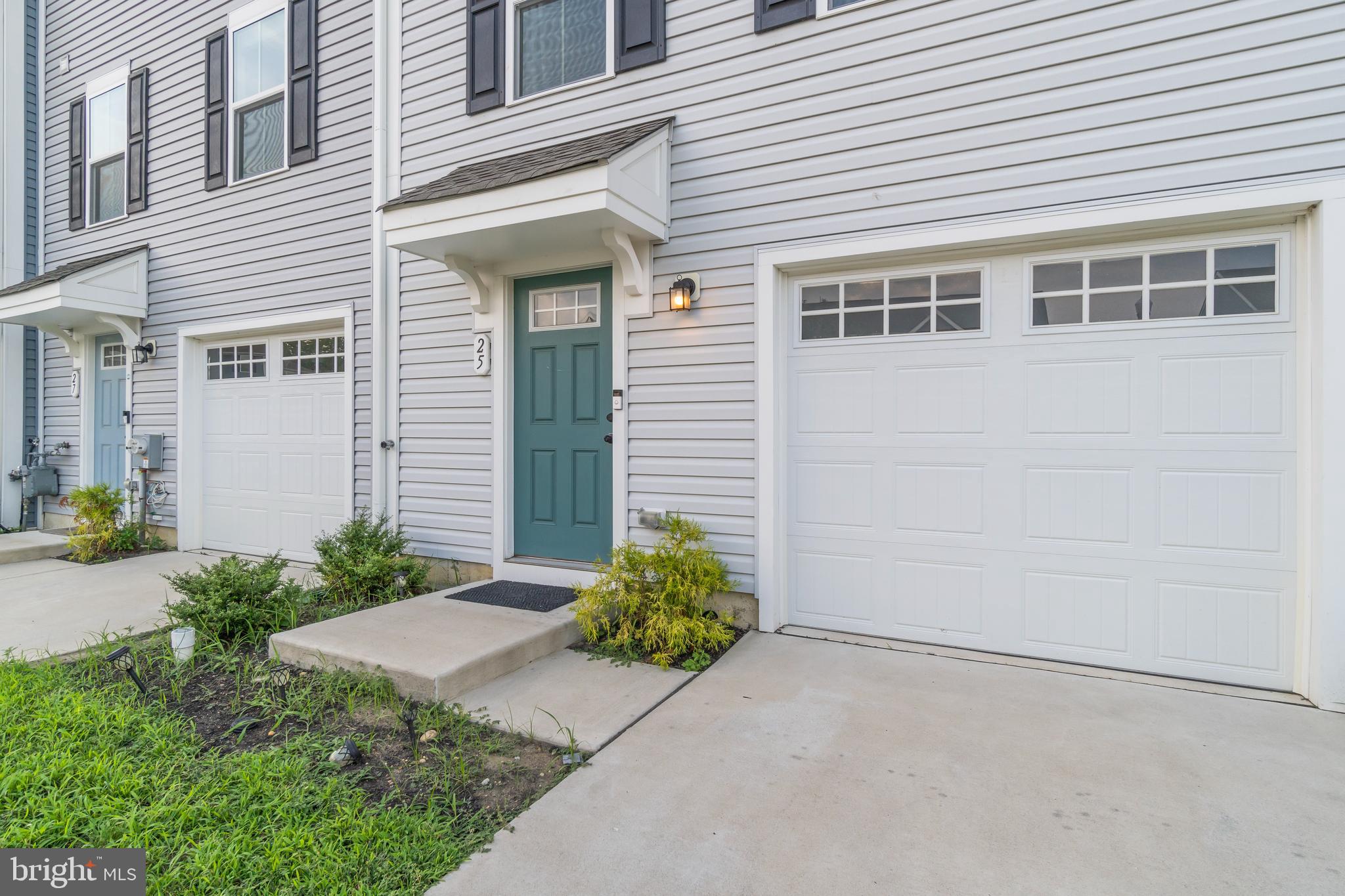 25 MULBERRY LANE