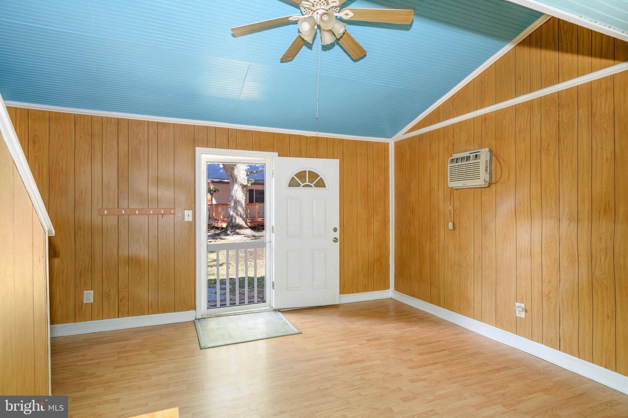 CHESTER RIVER BEACH - Residential