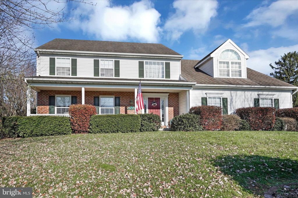 Photo of 27 ROYAL DR, LITITZ, PA 17543 (MLS # PALA2028348)