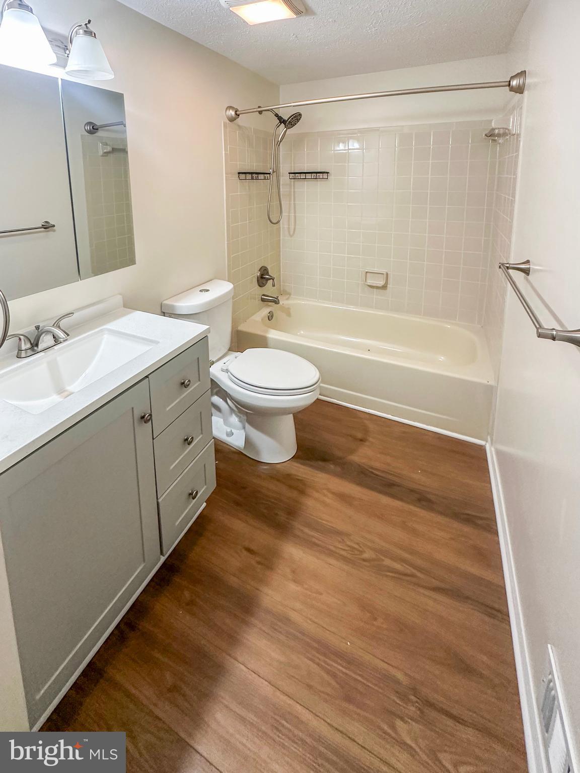 HILLCREST ORCHARDS - Residential