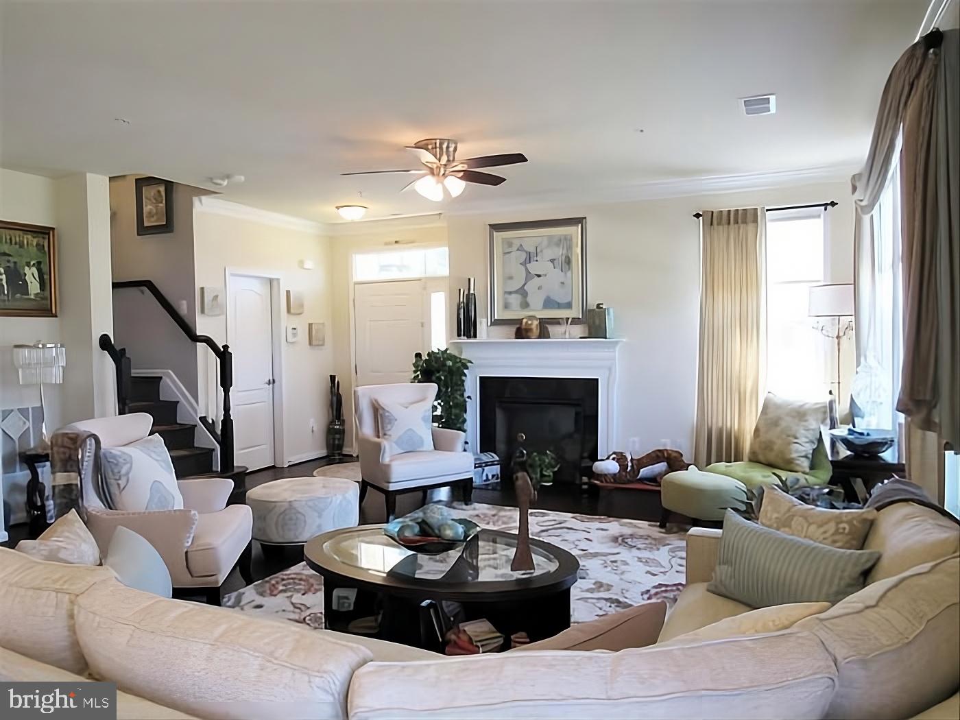 42581 SUNSET SQUARE