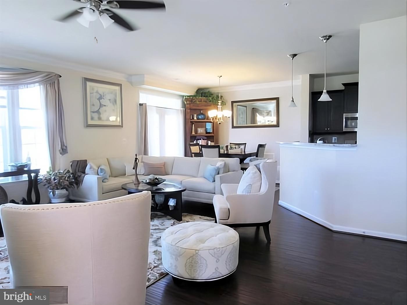 42581 SUNSET SQUARE
