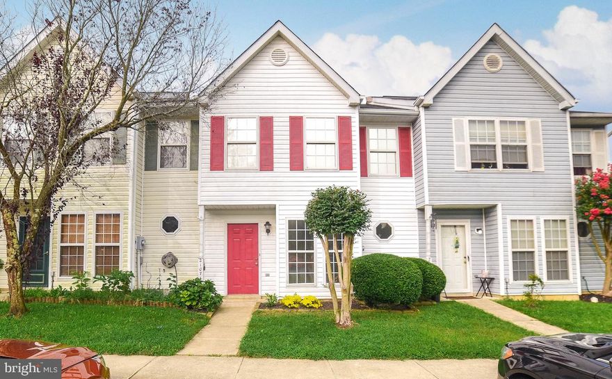 Really nice townhouse just outside of gate 3.  New flooring and fresh paint throughout.  2 bedrooms, both are masters on upper level, plus 1/2 bath on main.  Kitchen has breakfast area, and family room is on rear of home overlooking fenced back yard with concrete patio. This one backs to trees and offers  lots of natural light.