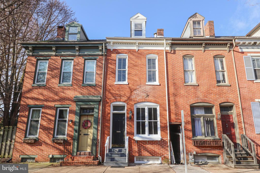 Photo of 134 S Newberry Street, YORK, PA 17401 (MLS # PAYK2098244)