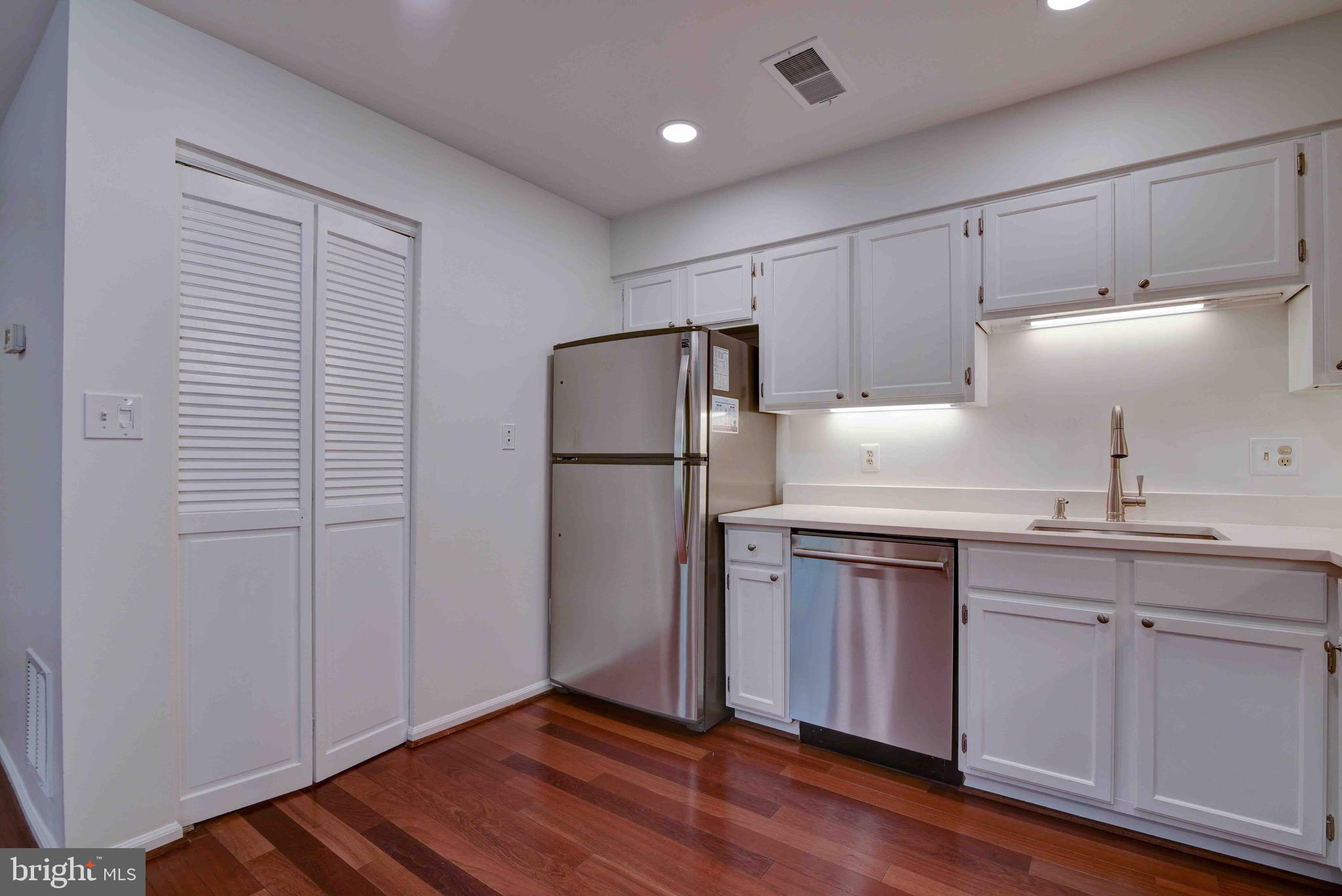 STAFFORD SQUARE - Residential Lease