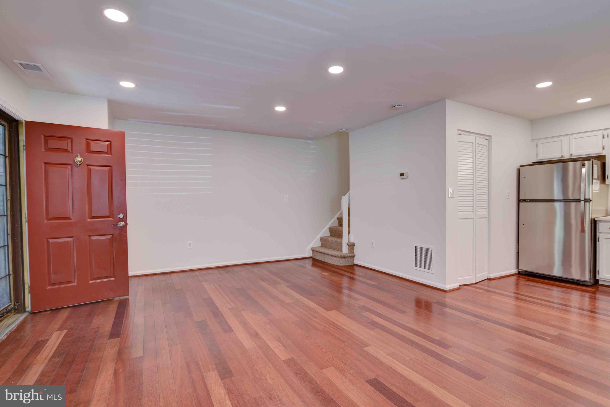 STAFFORD SQUARE - Residential Lease