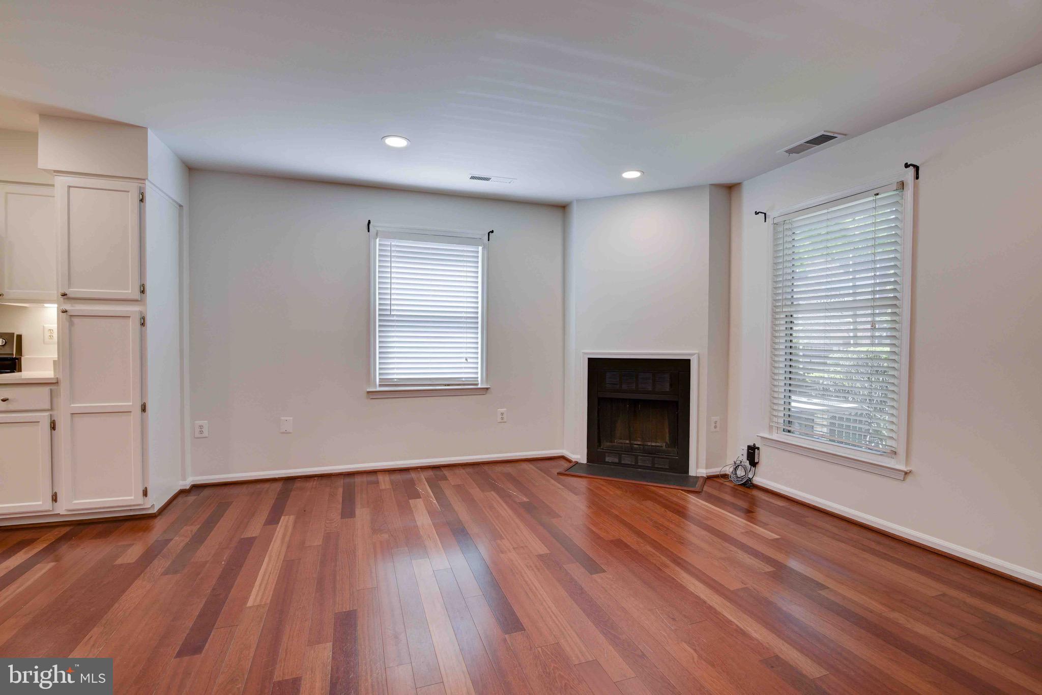 STAFFORD SQUARE - Residential Lease