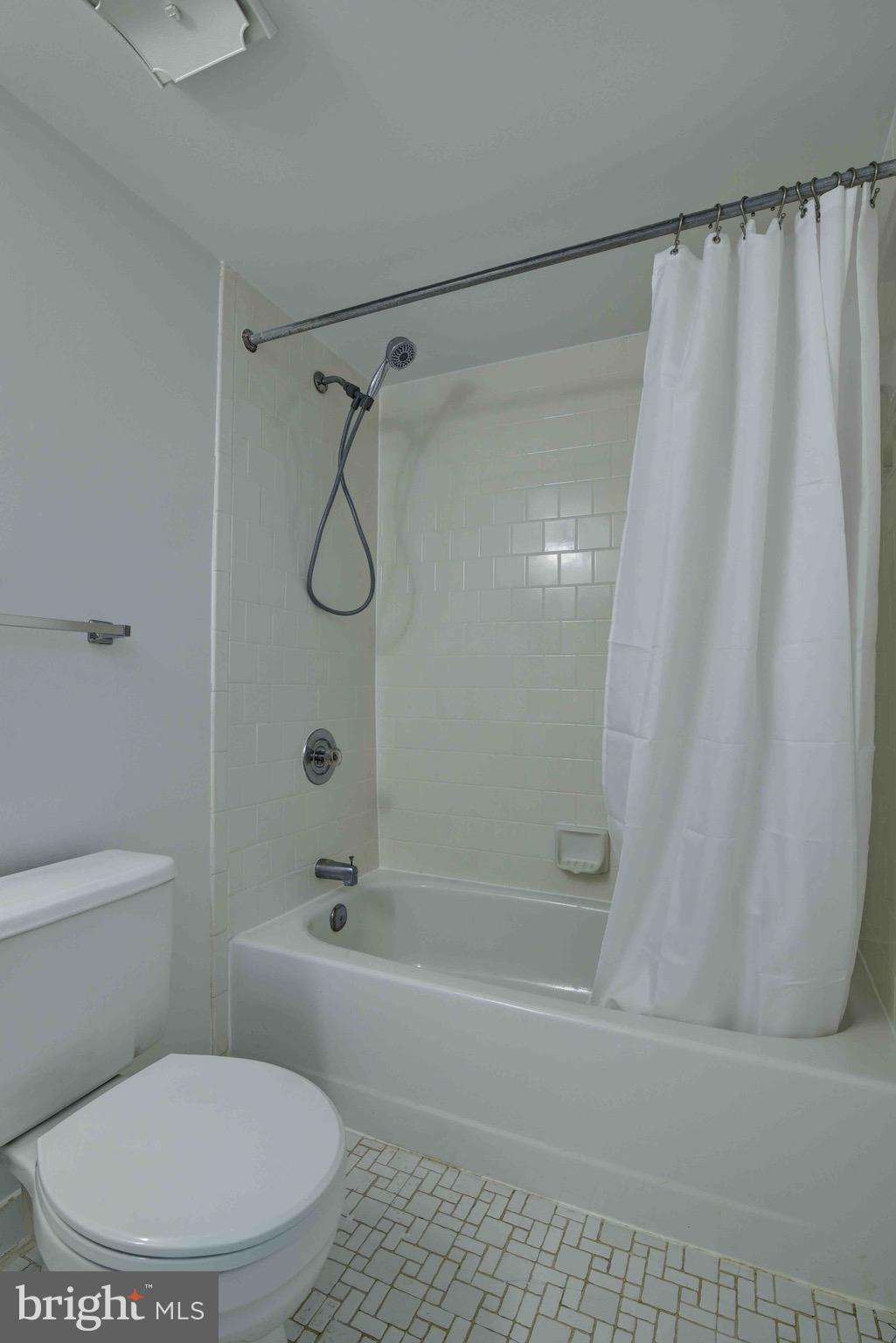 STAFFORD SQUARE - Residential Lease