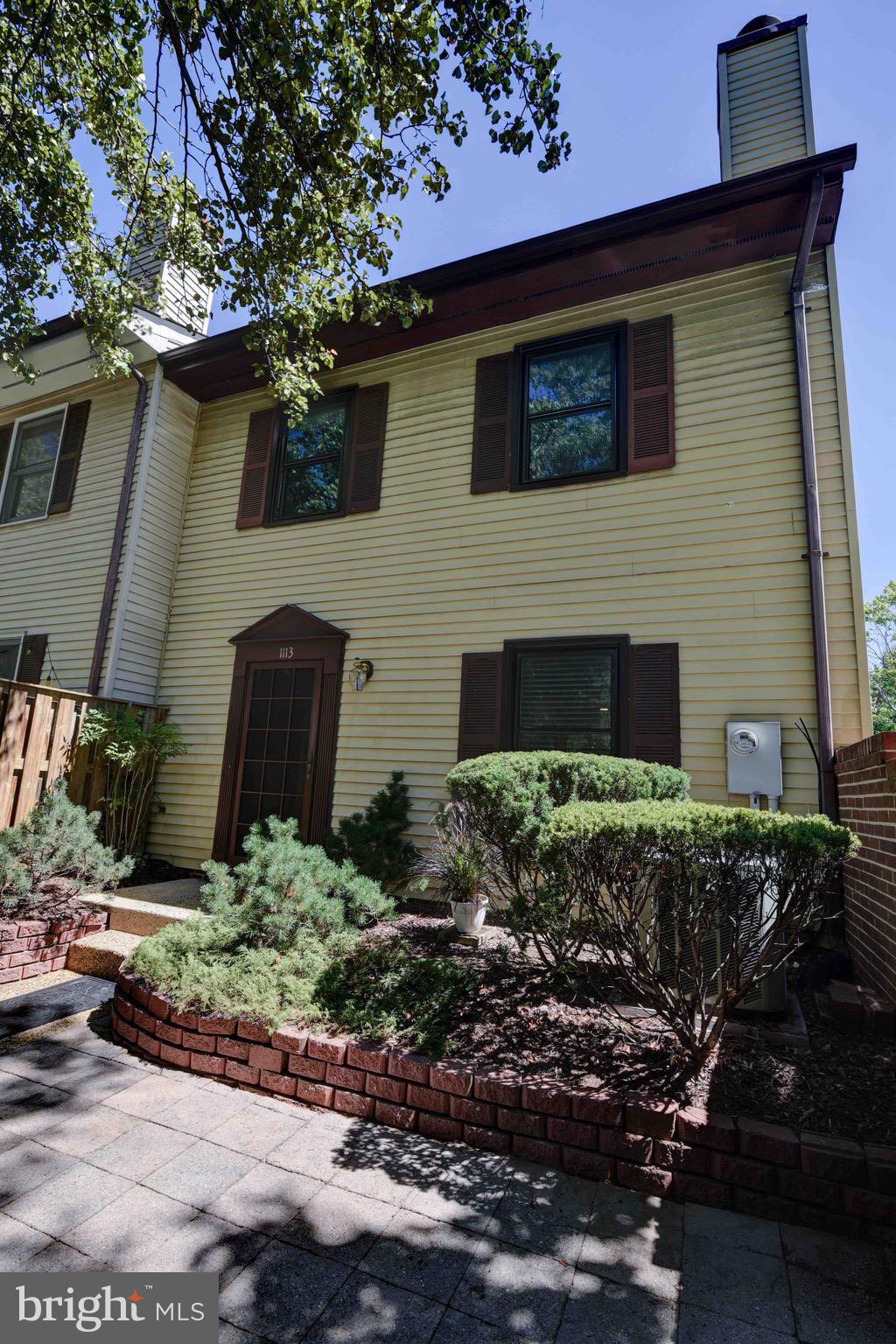 STAFFORD SQUARE - Residential Lease