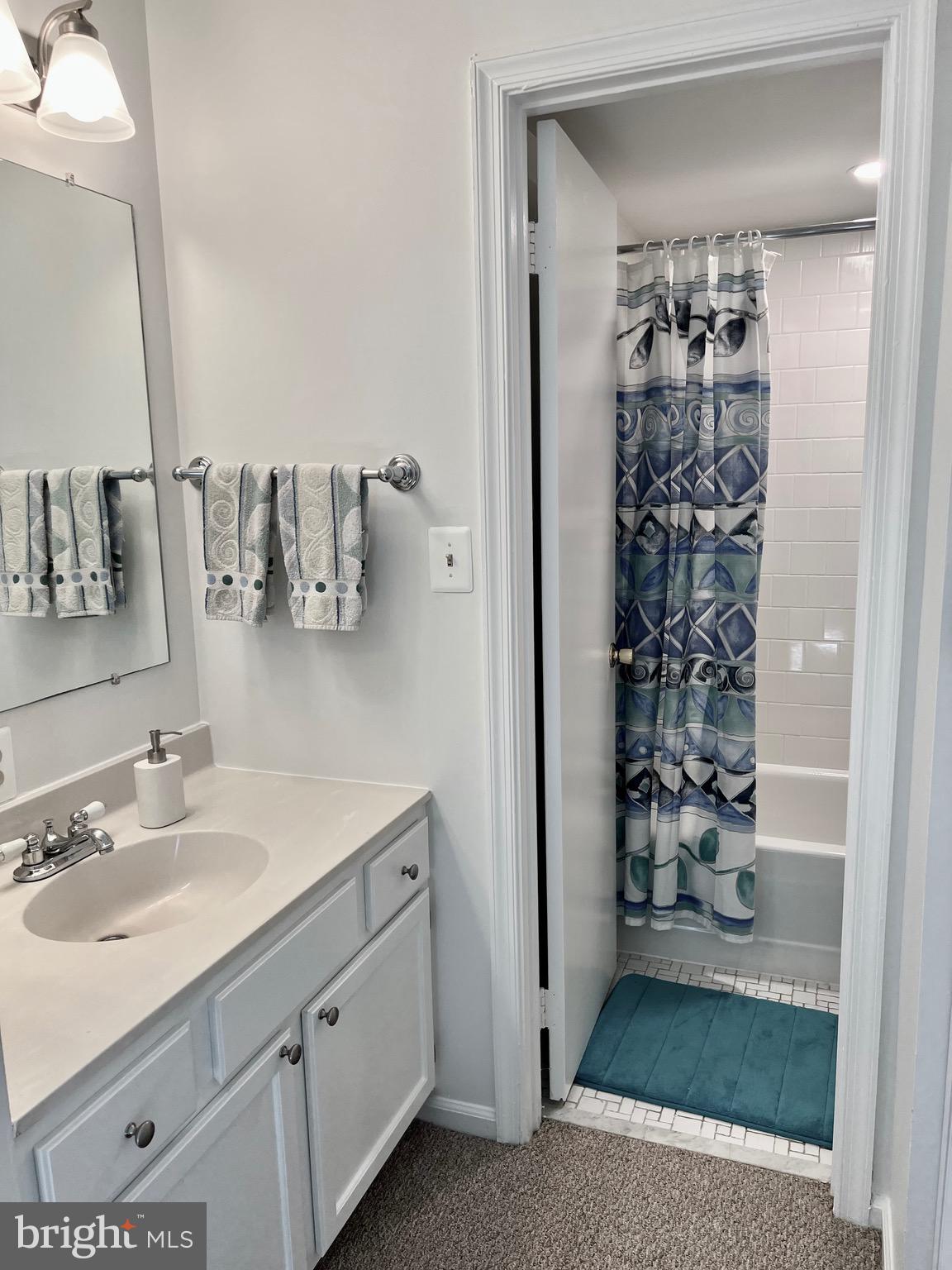 STAFFORD SQUARE - Residential Lease