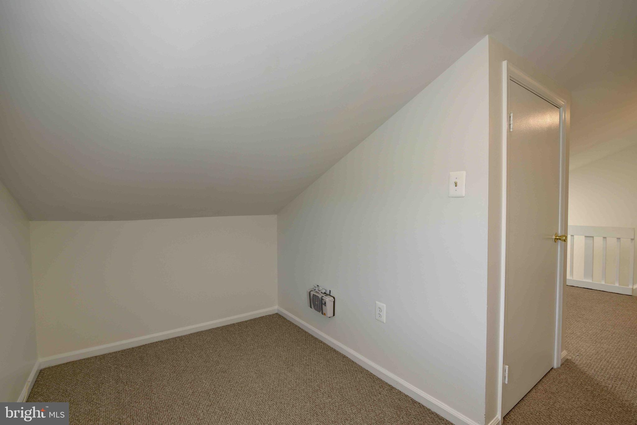 STAFFORD SQUARE - Residential Lease