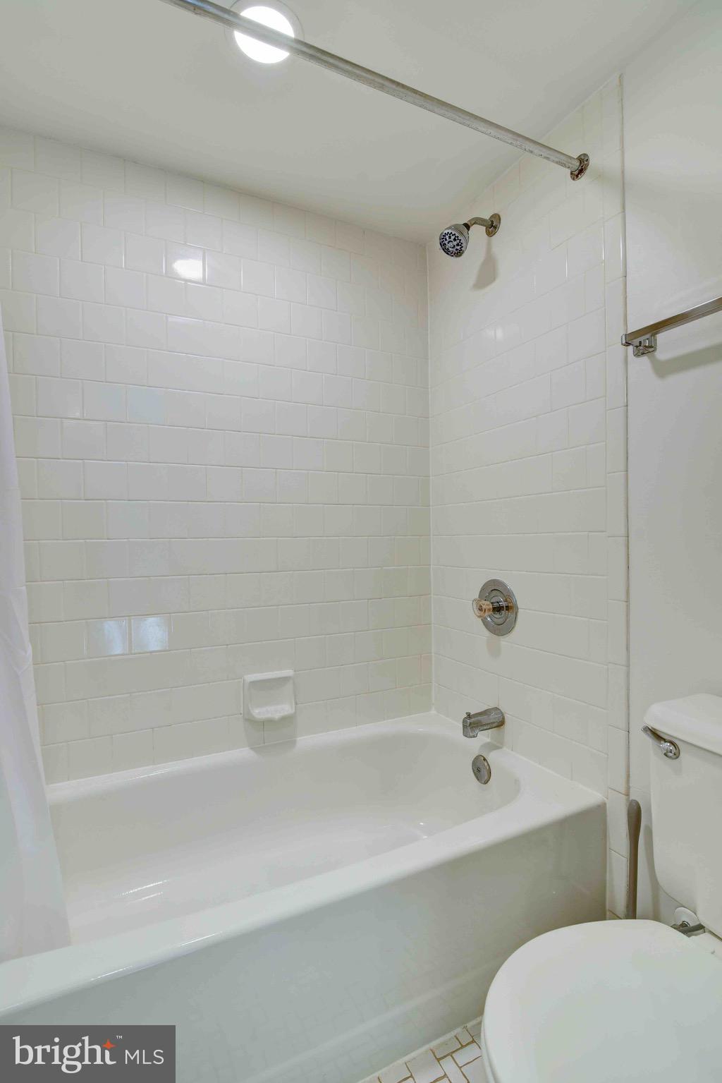 STAFFORD SQUARE - Residential Lease