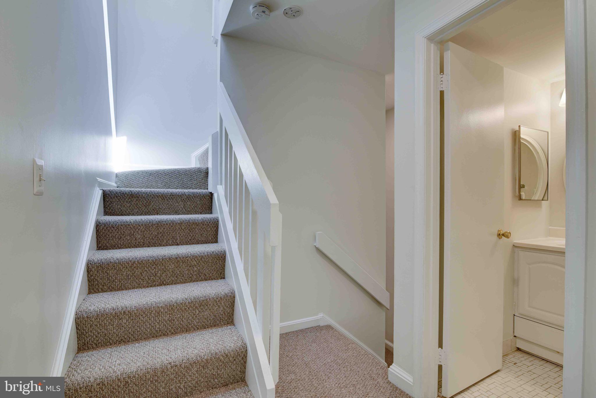 STAFFORD SQUARE - Residential Lease