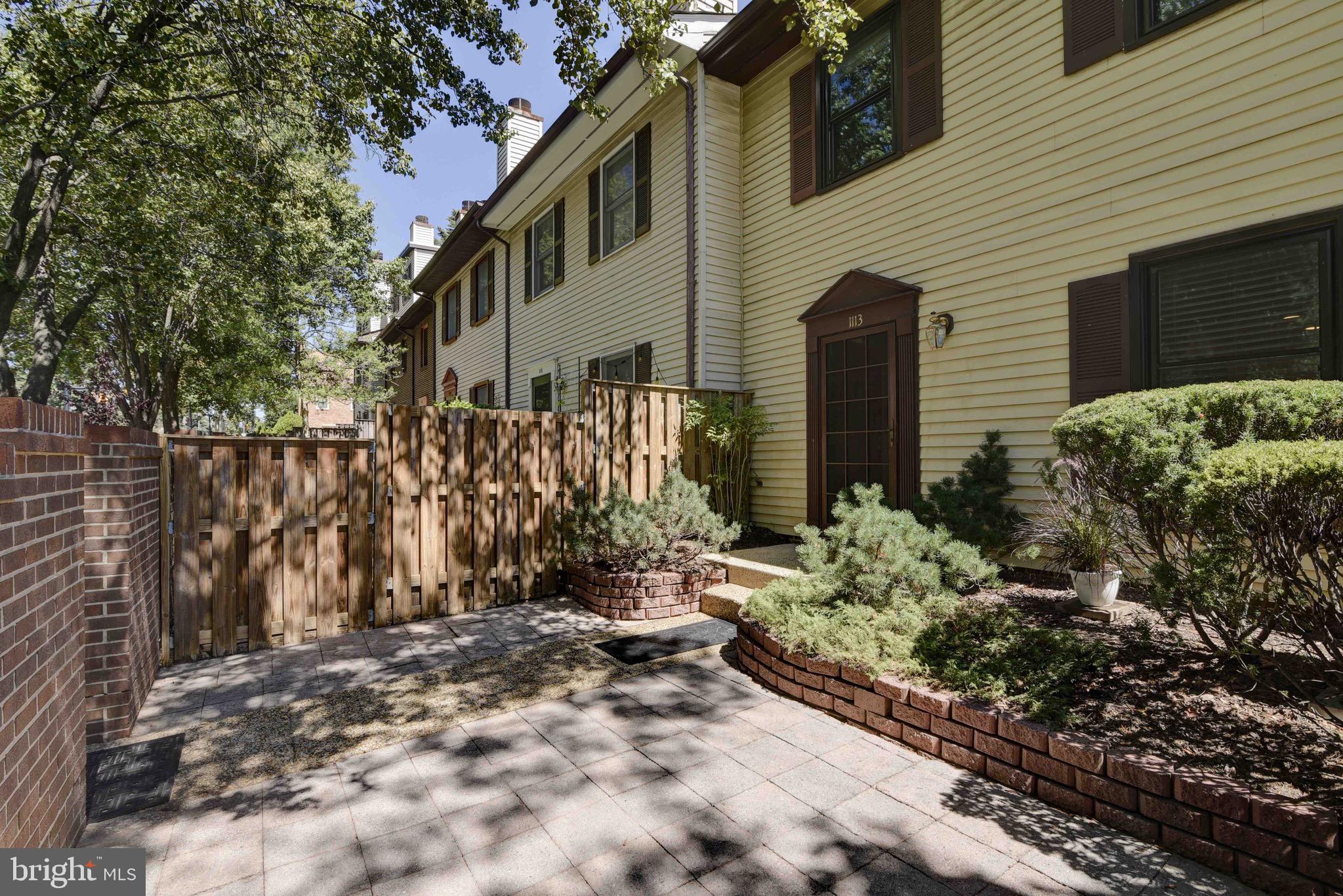 STAFFORD SQUARE - Residential Lease