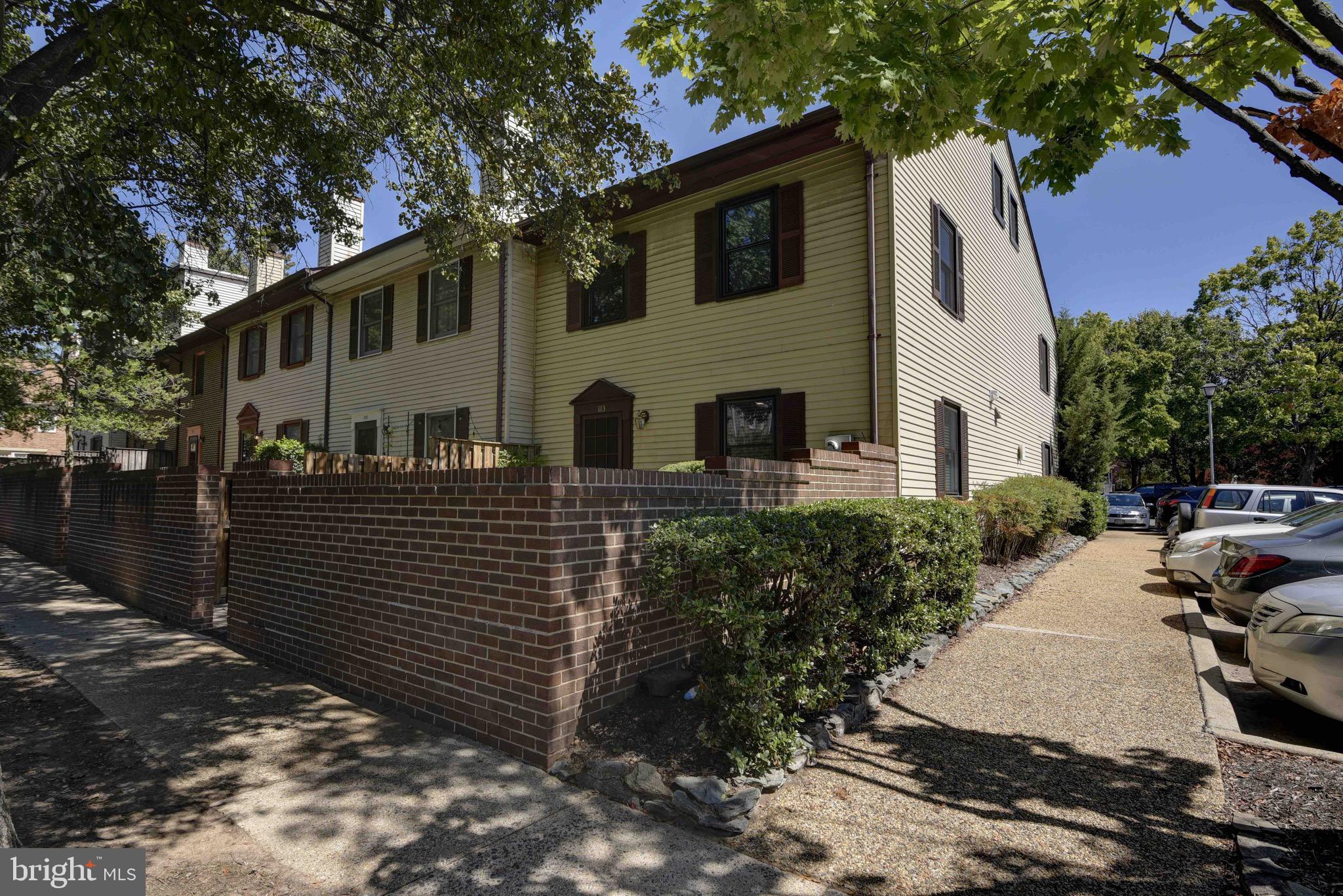 STAFFORD SQUARE - Residential Lease