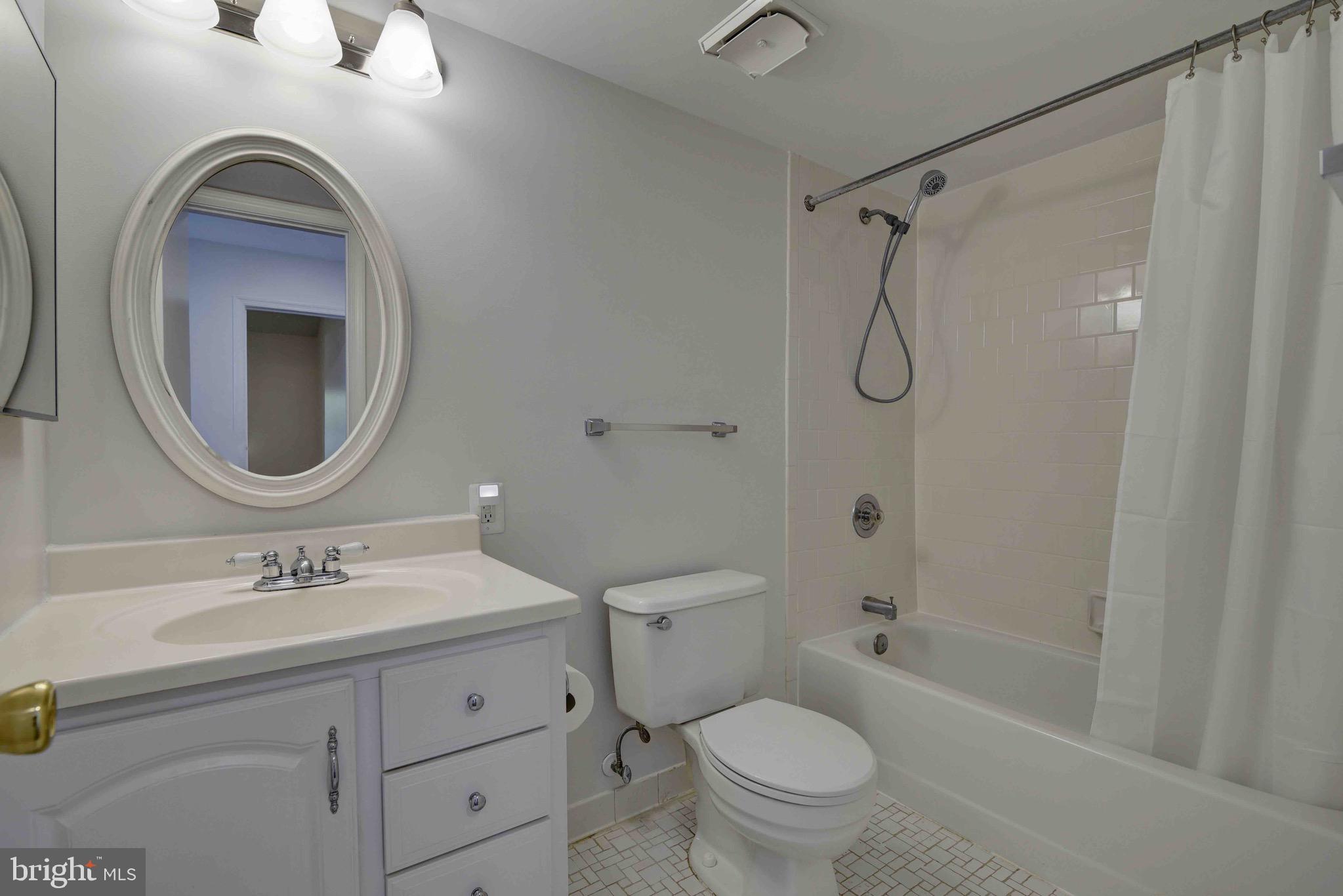 STAFFORD SQUARE - Residential Lease