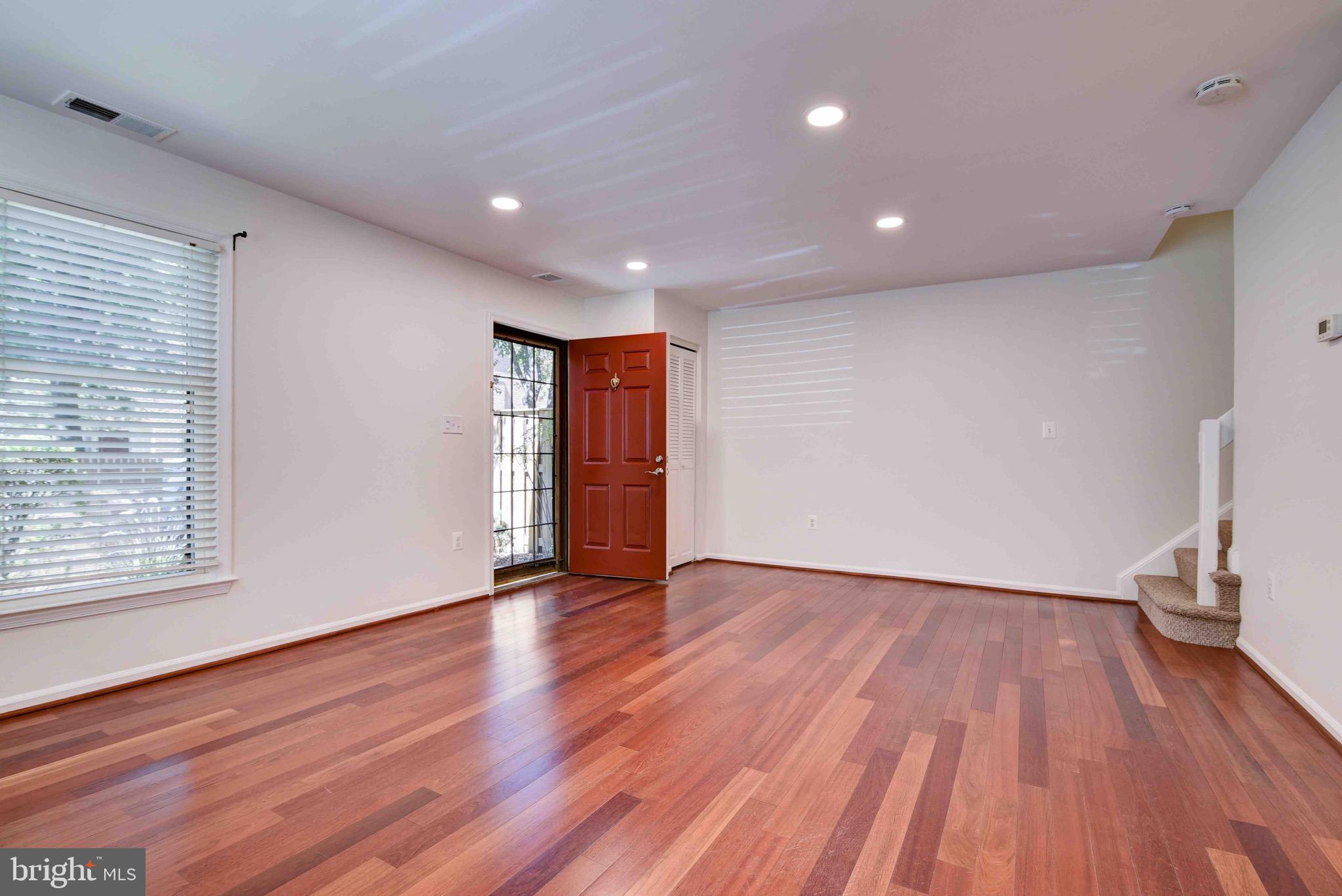 STAFFORD SQUARE - Residential Lease