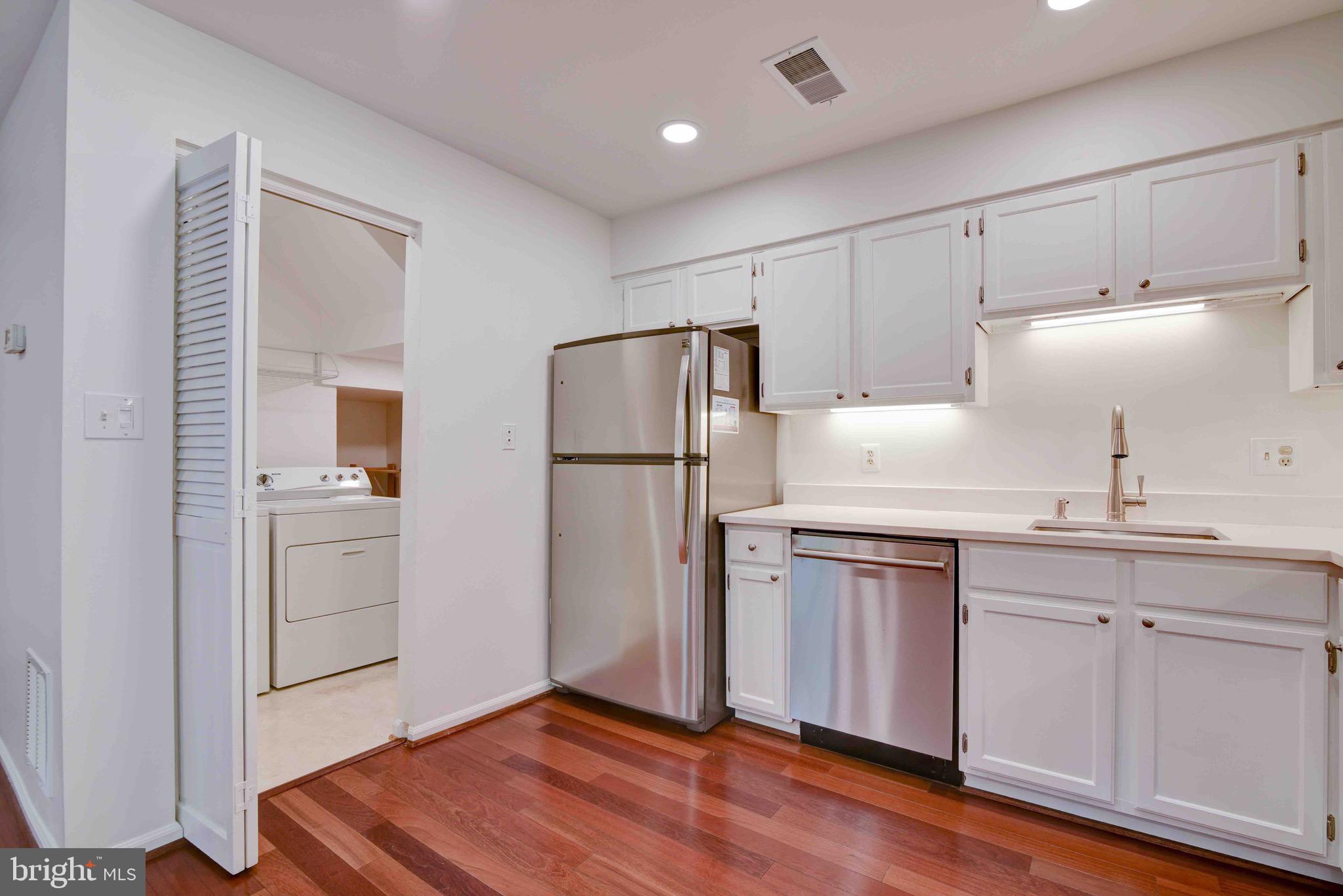 STAFFORD SQUARE - Residential Lease