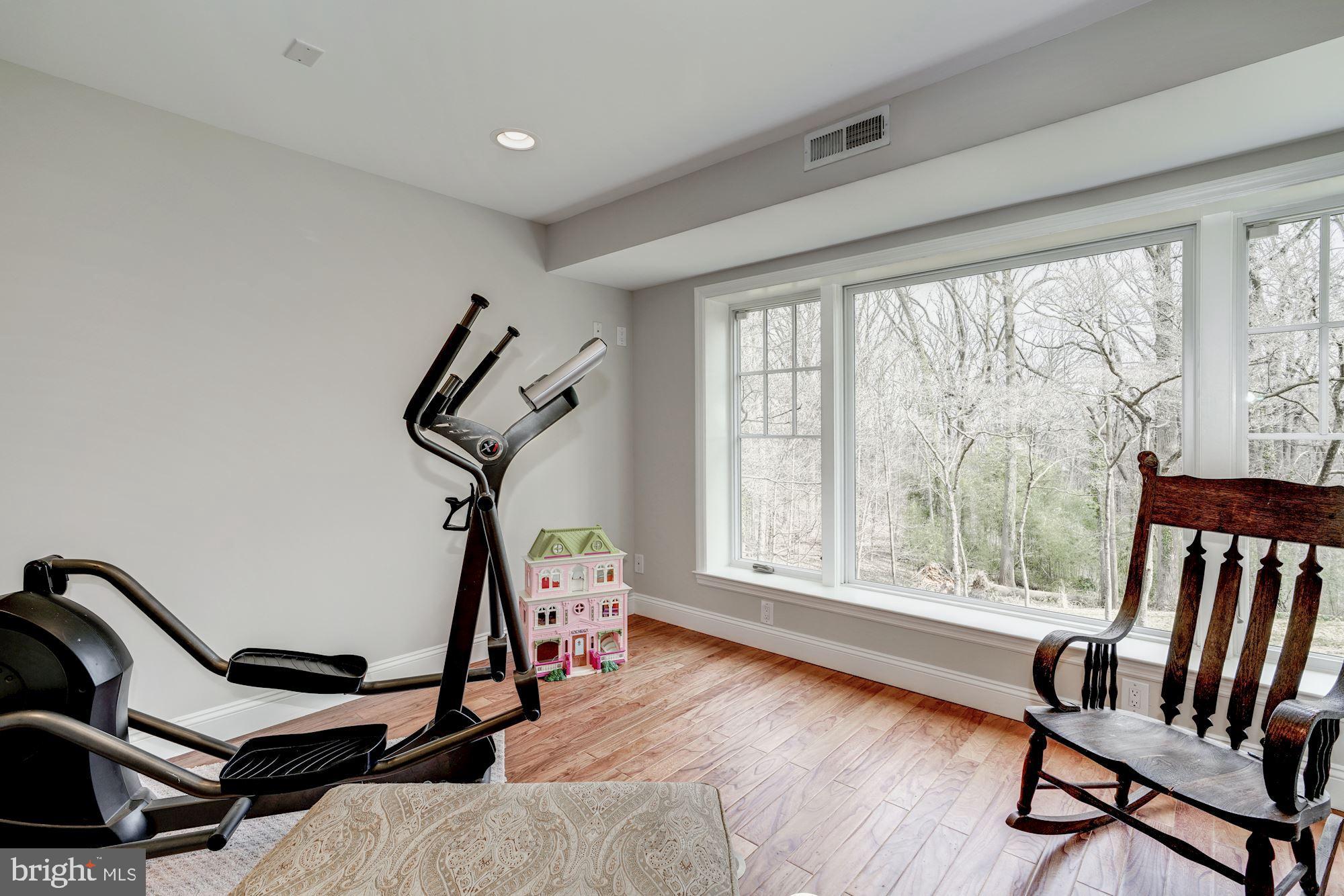 RIVERWOOD - Residential