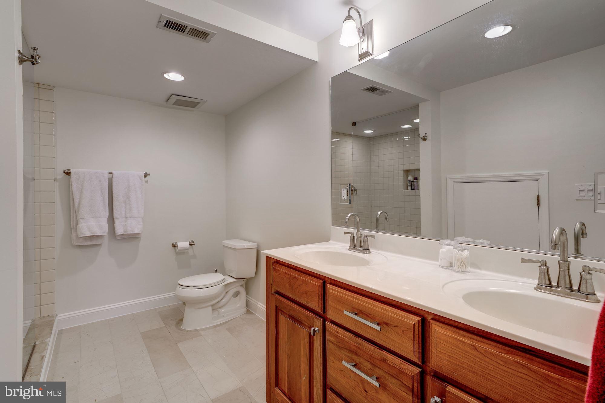 RIVERWOOD - Residential