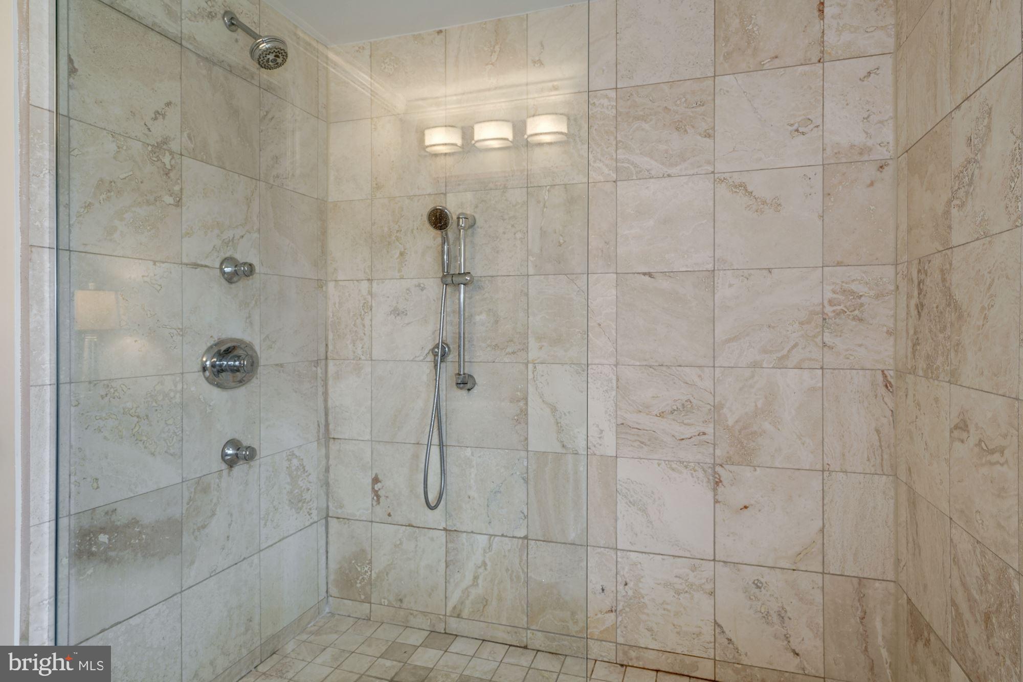 RIVERWOOD - Residential