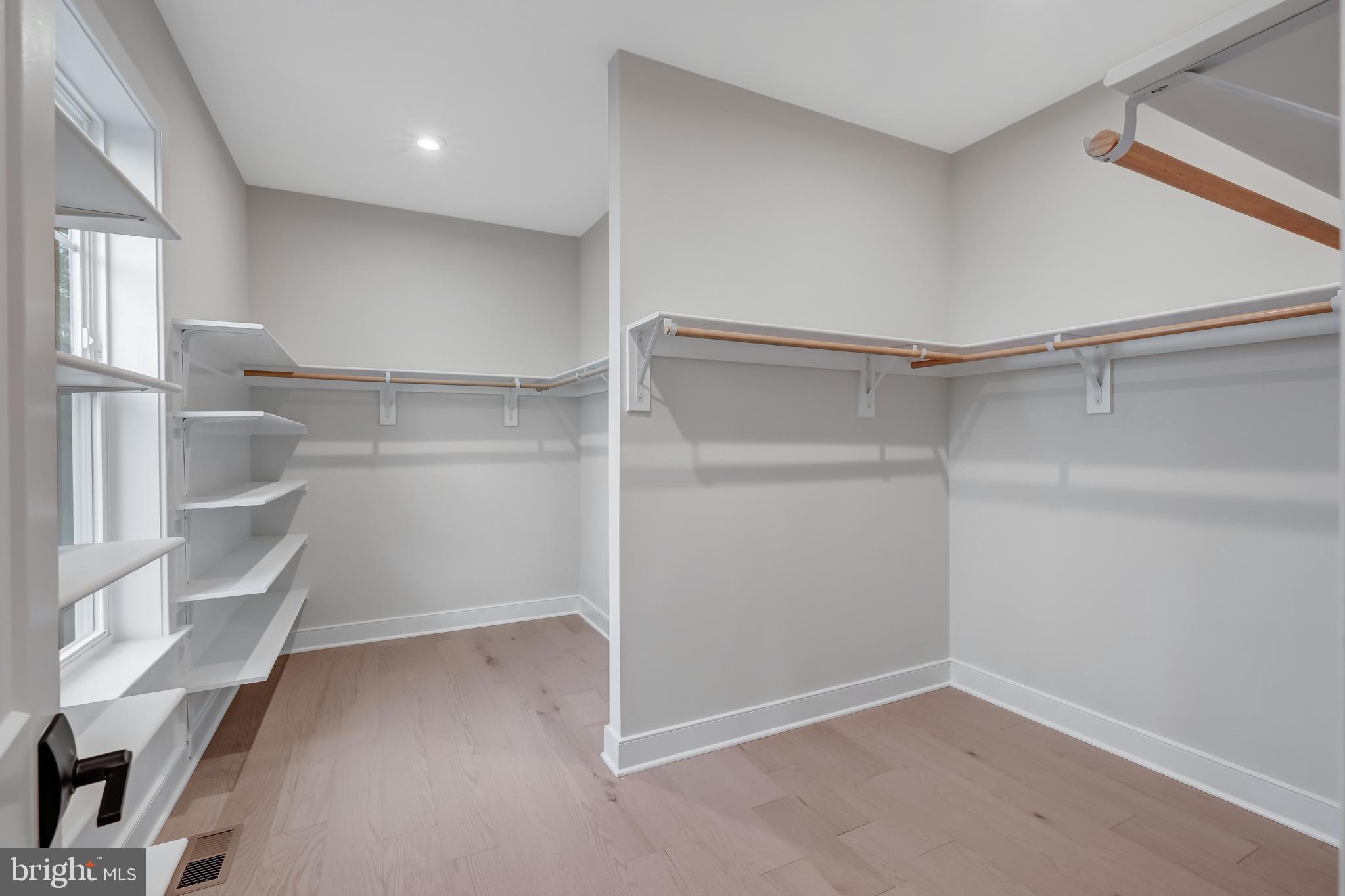 OAKWOOD - Residential