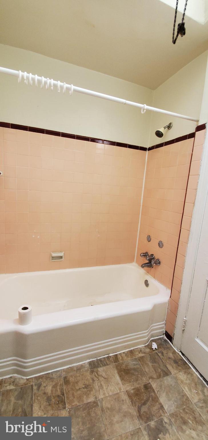 OLNEY - Commercial Sale