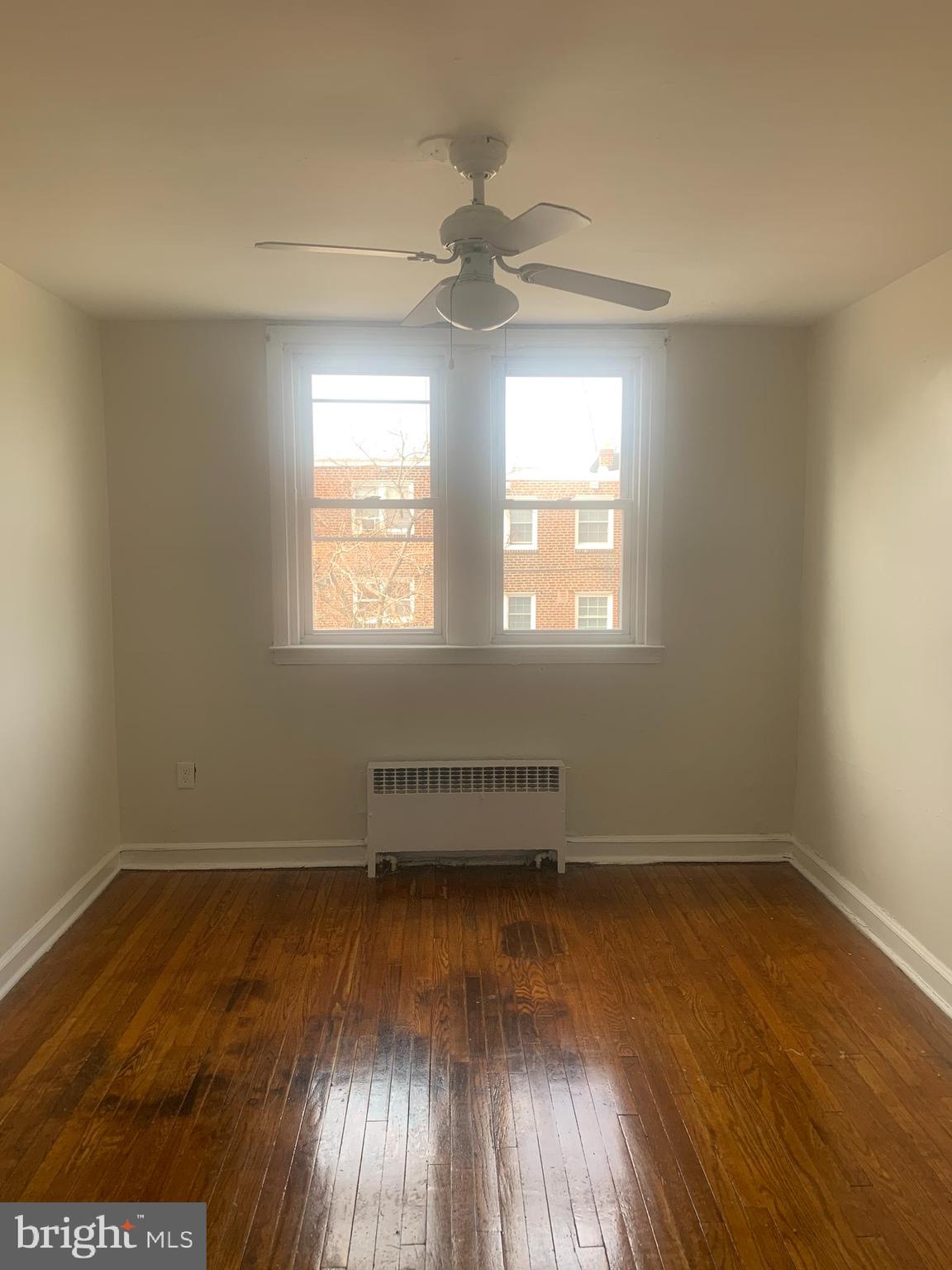 OLNEY - Commercial Sale