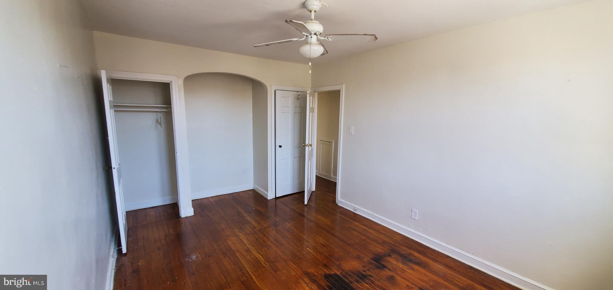 OLNEY - Commercial Sale