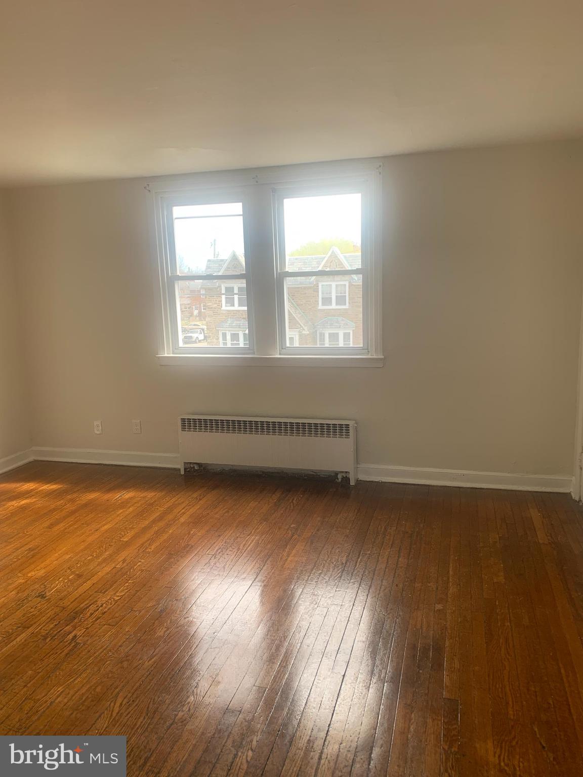 OLNEY - Commercial Sale