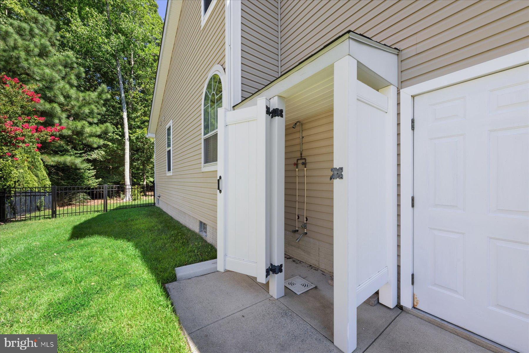 REFUGE AT DIRICKSON CREEK - Residential