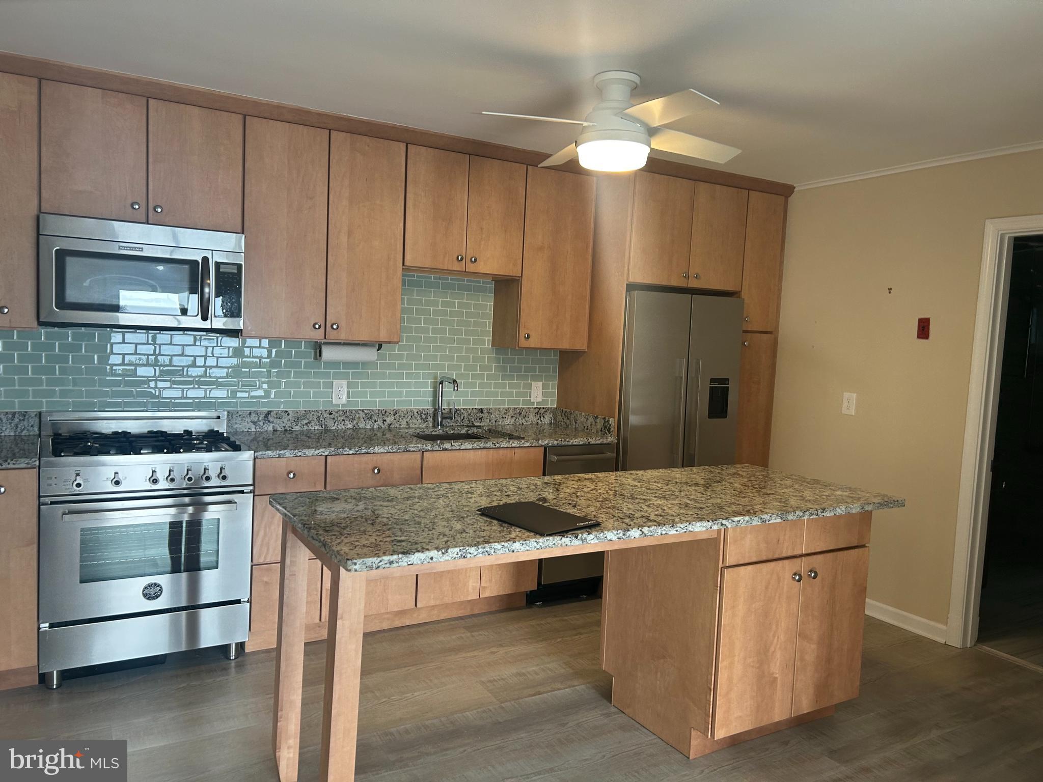 2660 GREENBRIAR LANE #B