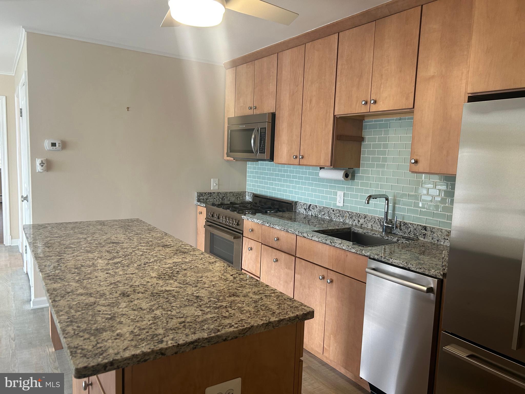 2660 GREENBRIAR LANE #B