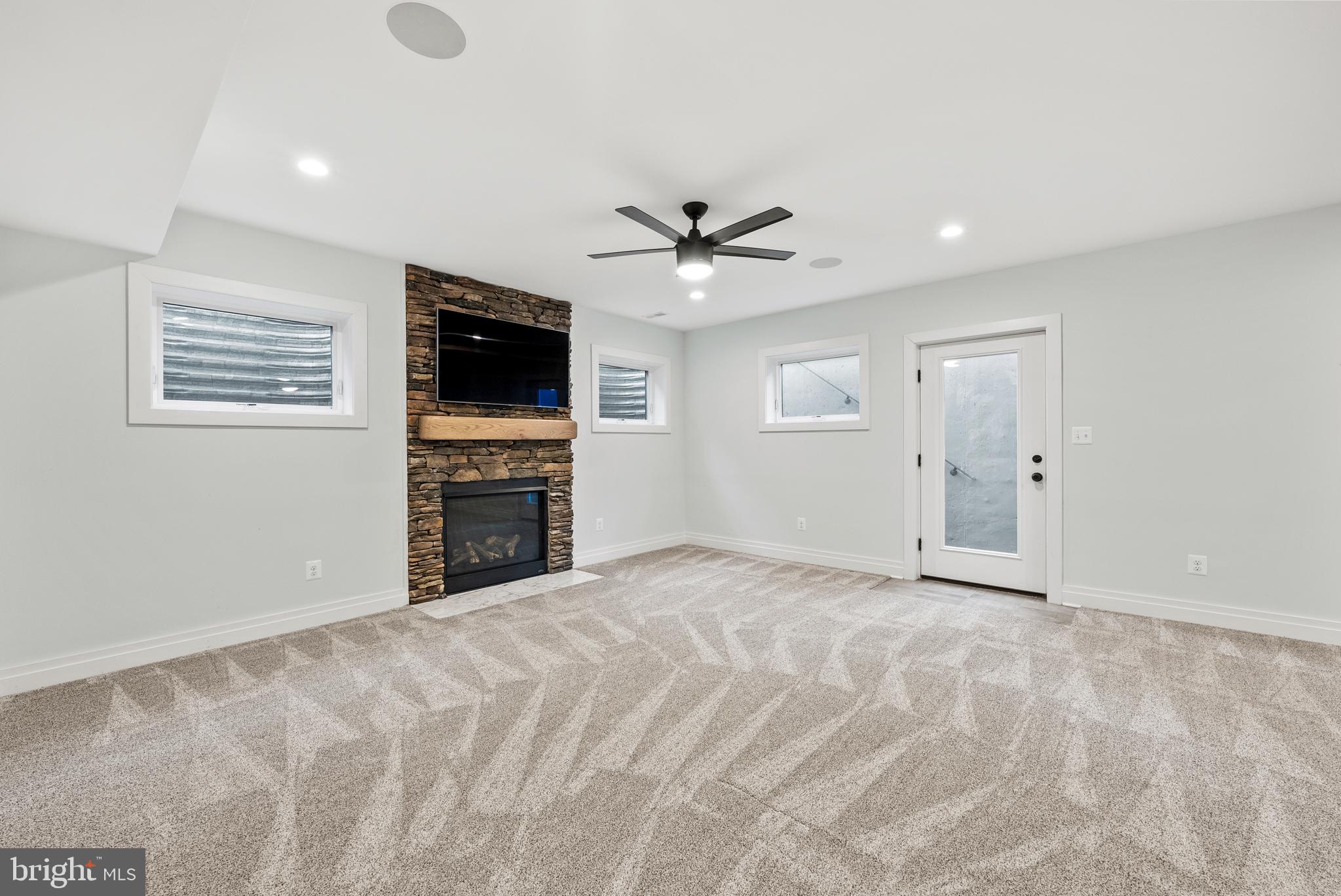 ADDISON HEIGHTS - Residential