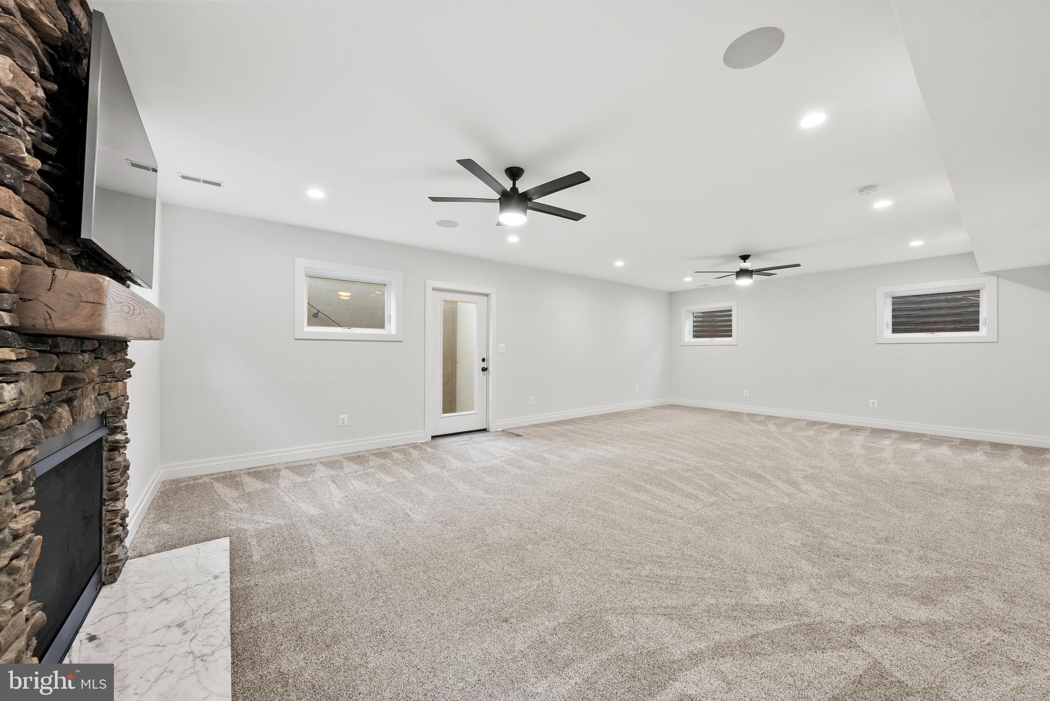 ADDISON HEIGHTS - Residential