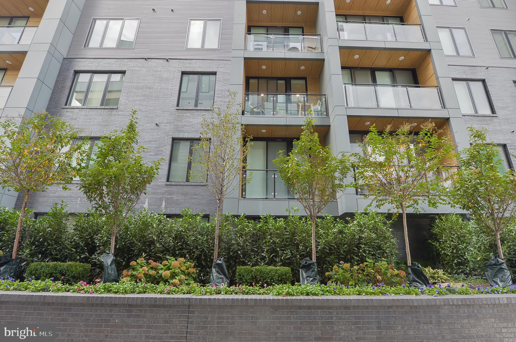 236 THOMPSON STREET B506