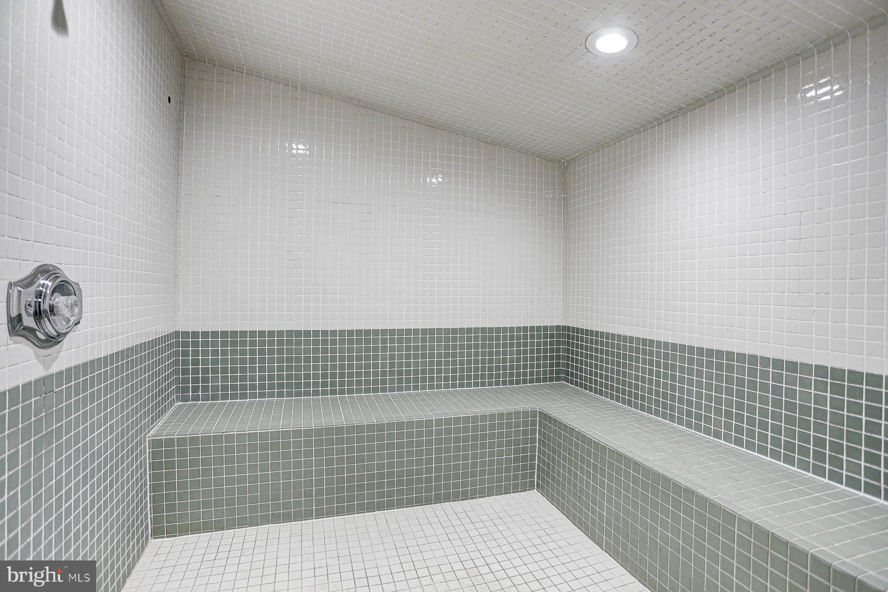 RIVER PLACE EAST - Residential Lease