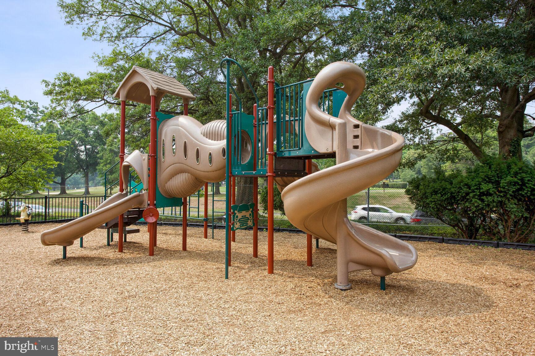 RIVER PLACE EAST - Residential Lease