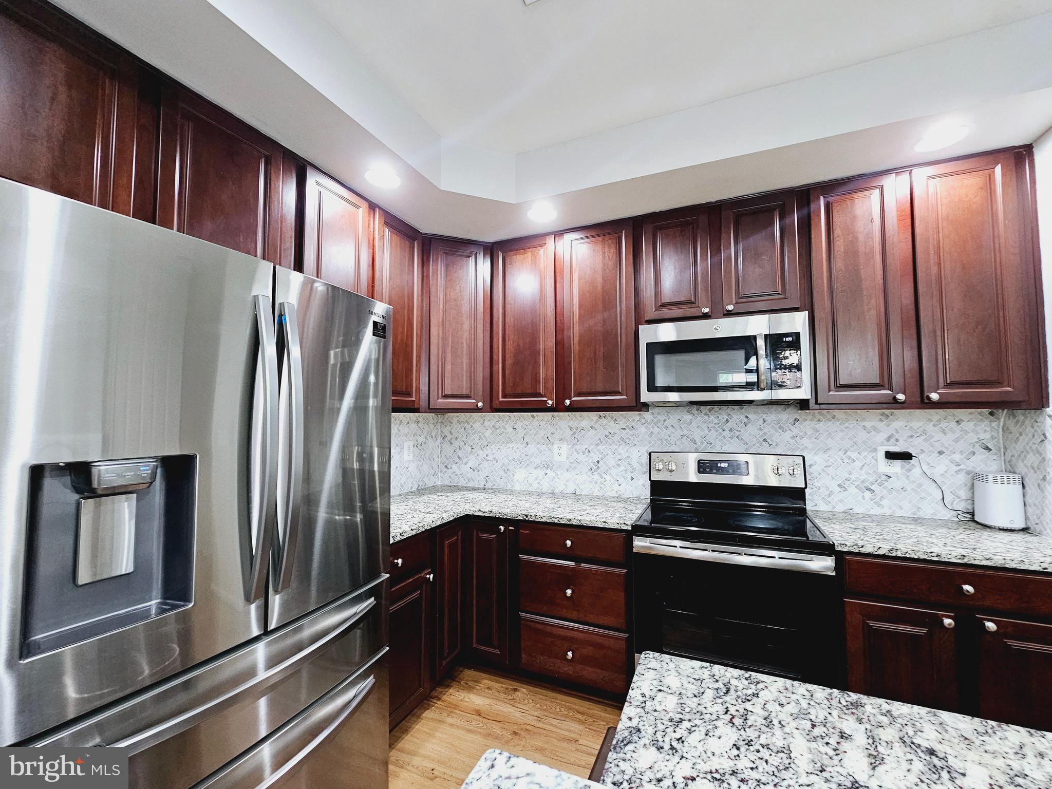 ELKRIDGE CROSSING - Residential