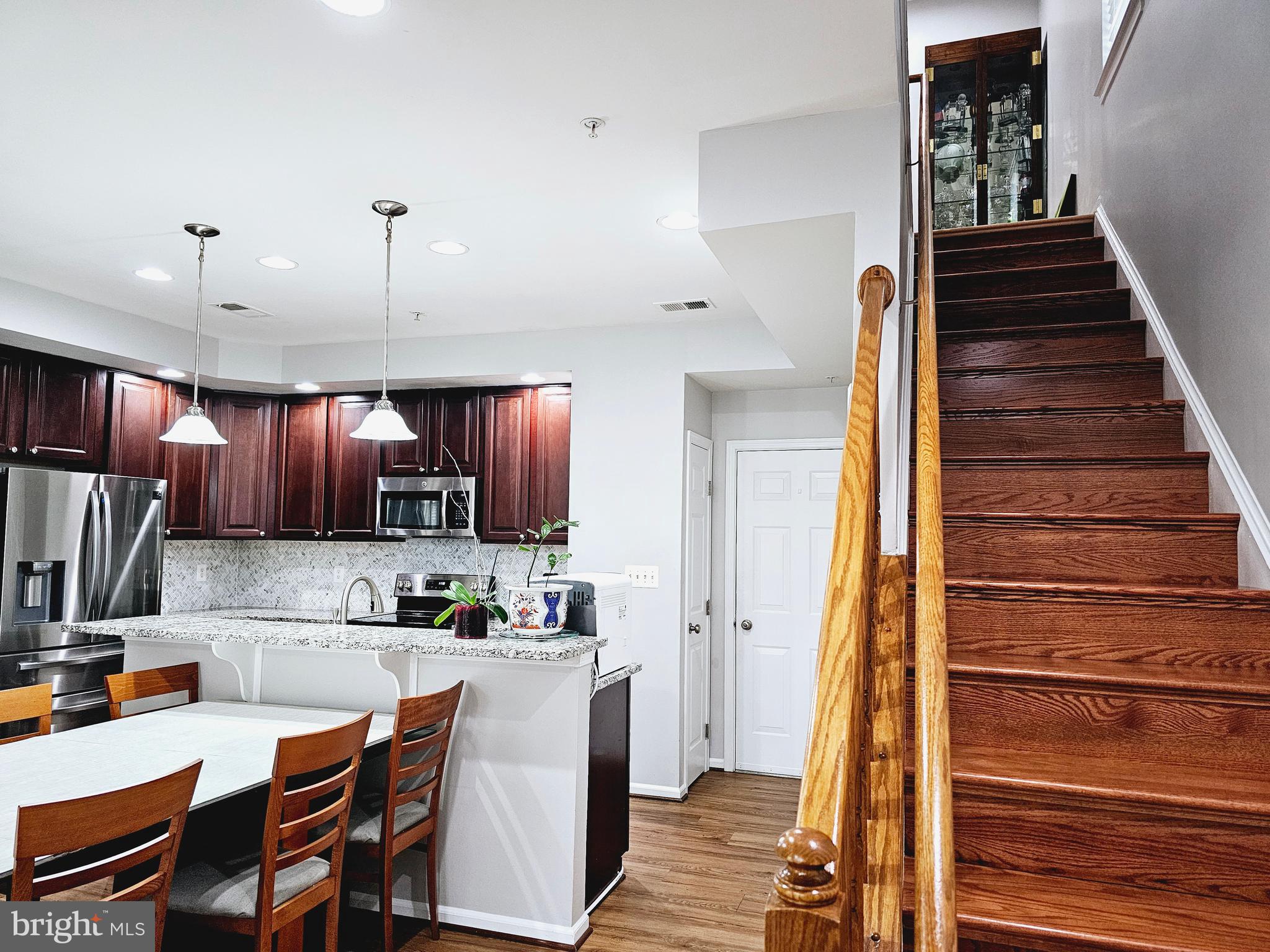 ELKRIDGE CROSSING - Residential