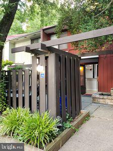 1329 NORTHGATE SQUARE