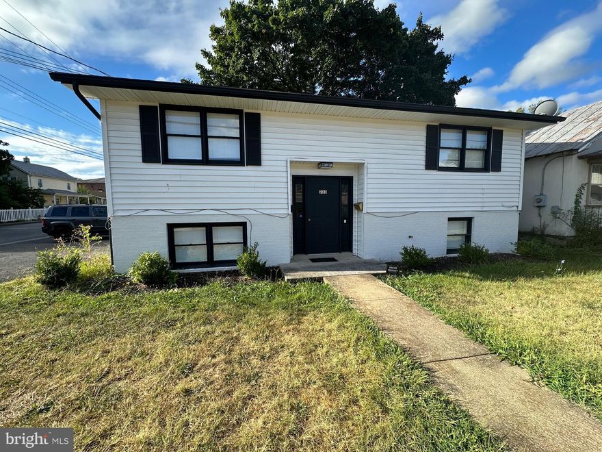 ***Welcome to your upper level cozy and charming 2-bedroom, 1-bathroom apartment unit nestled in a peaceful duplex near downtown Front Royal, Virginia. With 864 square feet of thoughtfully designed living space, this inviting abode offers the perfect blend of comfort and convenience. Inside, you'll find a spacious and well-lit interior, perfect for relaxation or entertaining guests. The nearby downtown area ensures easy access to local shops, dining, and entertainment, while your dedicated parking spot ensures you always have a convenient place to park. Experience the essence of Front Royal living in this delightful apartment unit that's ready to welcome you home. Pets are welcome on a case by case basis. ***The Owner prefers lease agreements with a minimum duration of two (2) years.