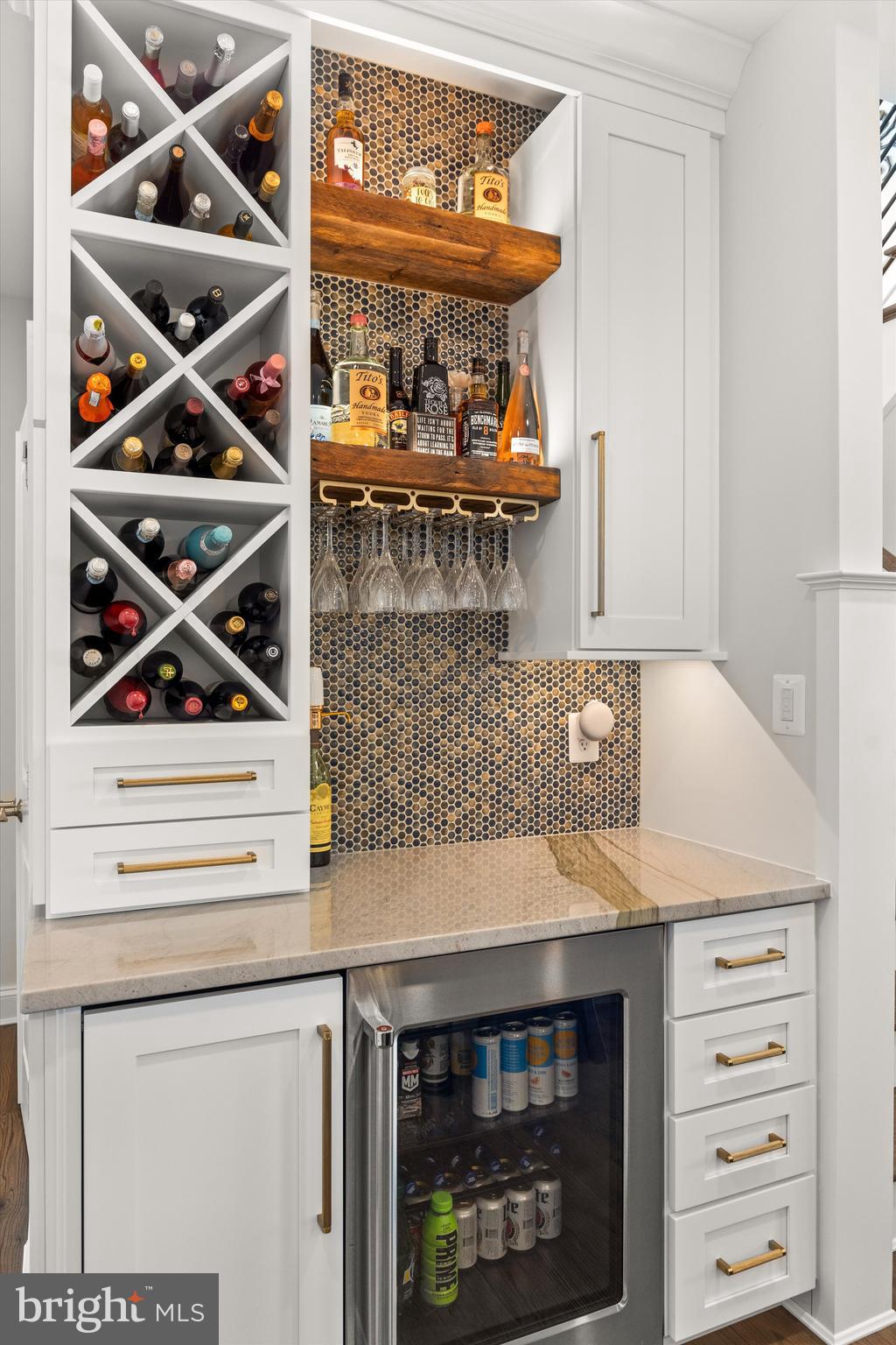 NARROWS POINTE - Residential