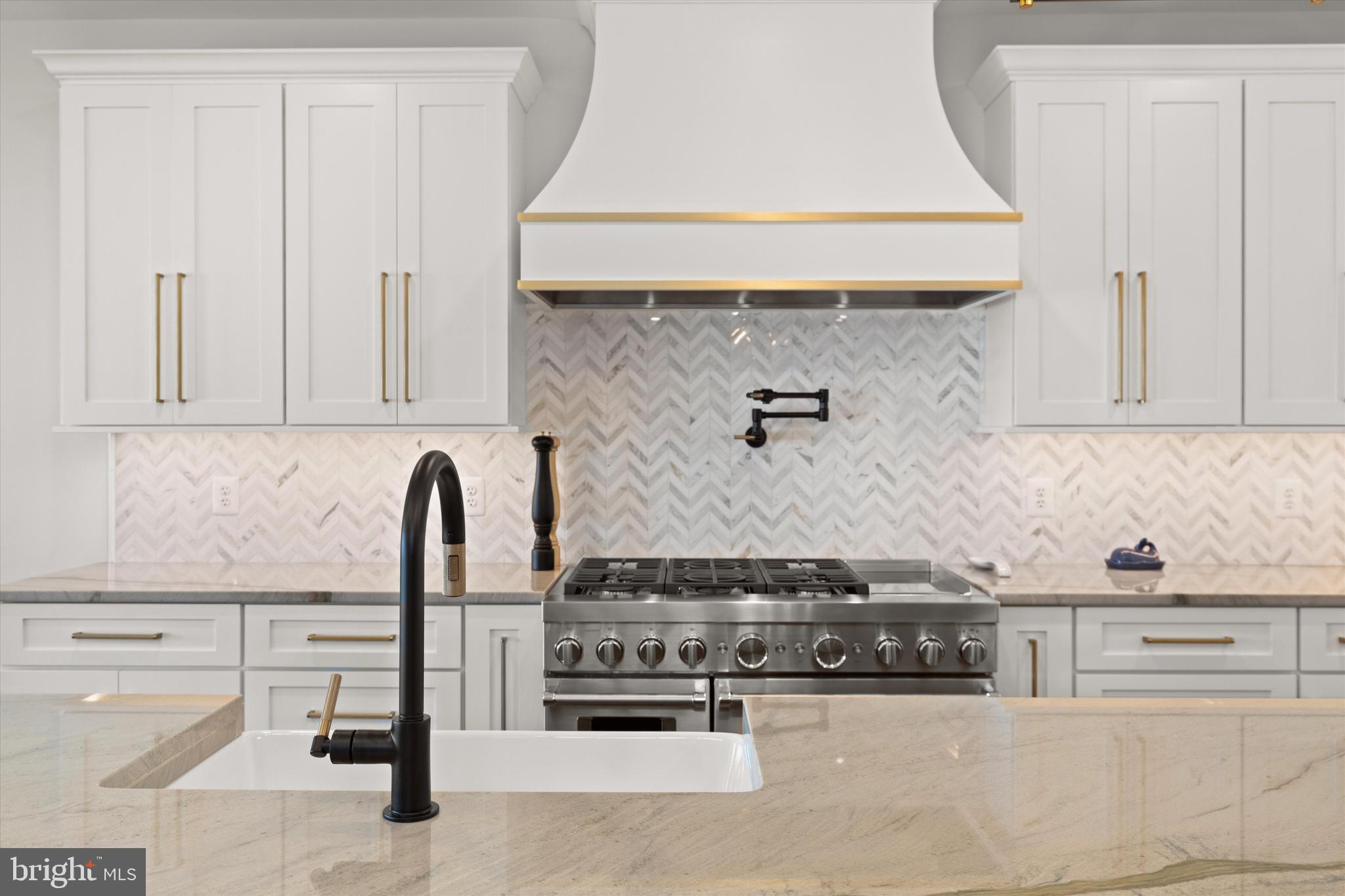 NARROWS POINTE - Residential